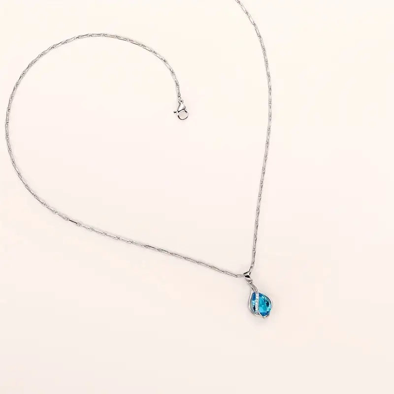 Evelína – Colgante en forma de gota con zafiro.