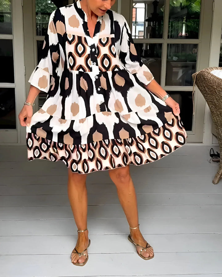 Lola™ Vestido corto con estampado geométrico, botones frontales y manga 3/4