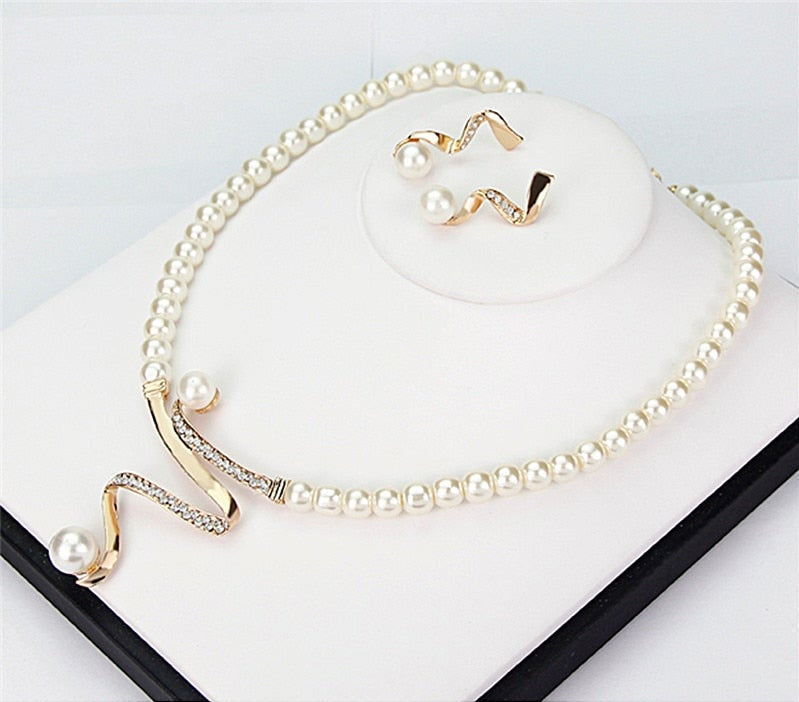 Susanna - Collar de perlas naturales + conjunto de pendientes