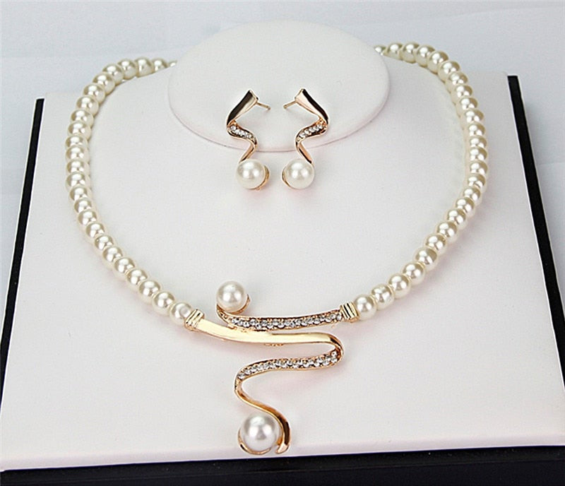 Susanna - Collar de perlas naturales + conjunto de pendientes