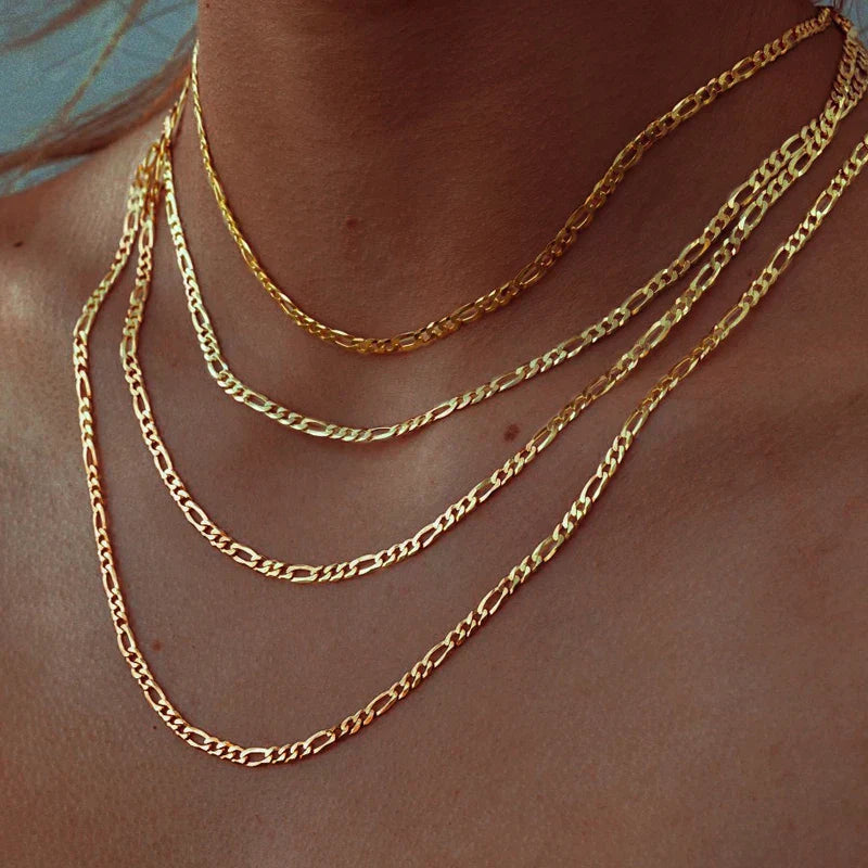 Valerie – Collar dorado con una estructura simple de eslabones.