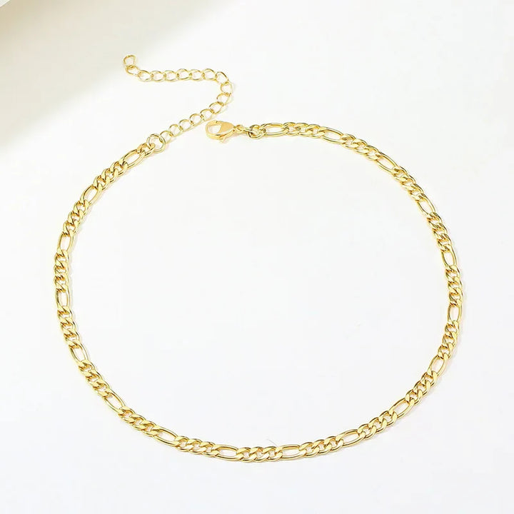 Valerie – Collar dorado con una estructura simple de eslabones.