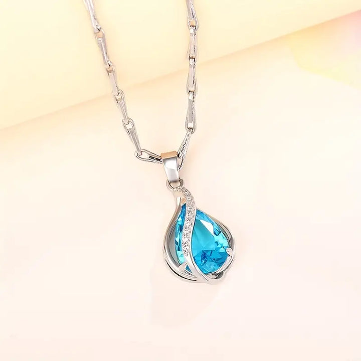 Evelína – Colgante en forma de gota con zafiro.