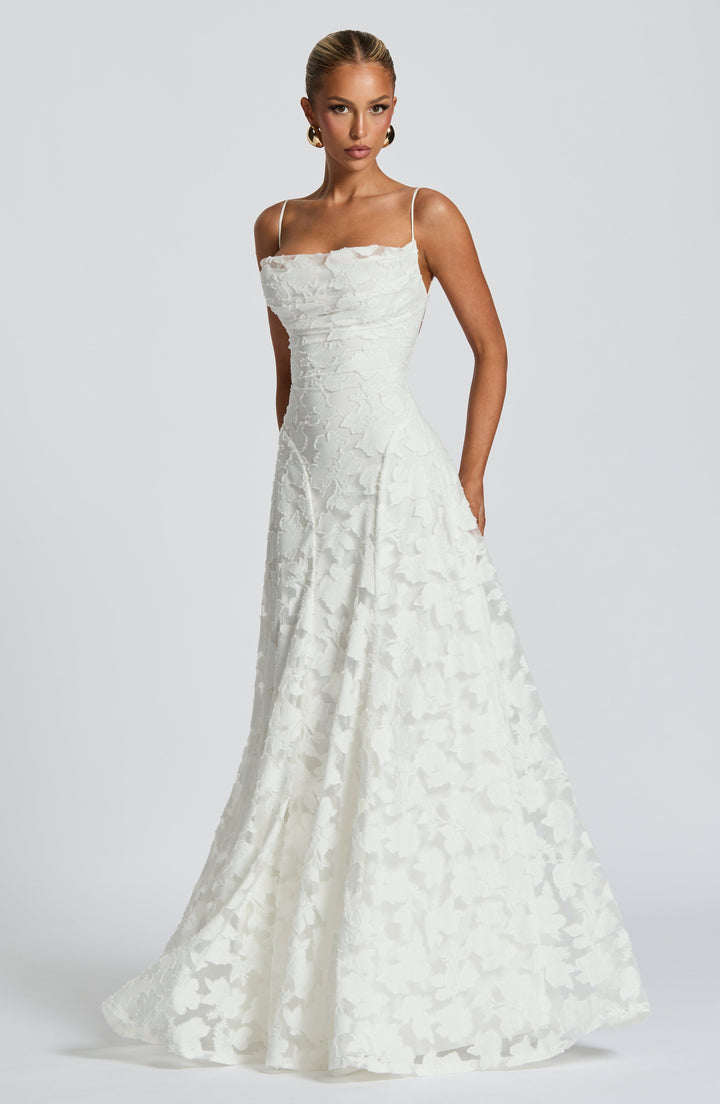 Maevy Elegant Maxi Dress