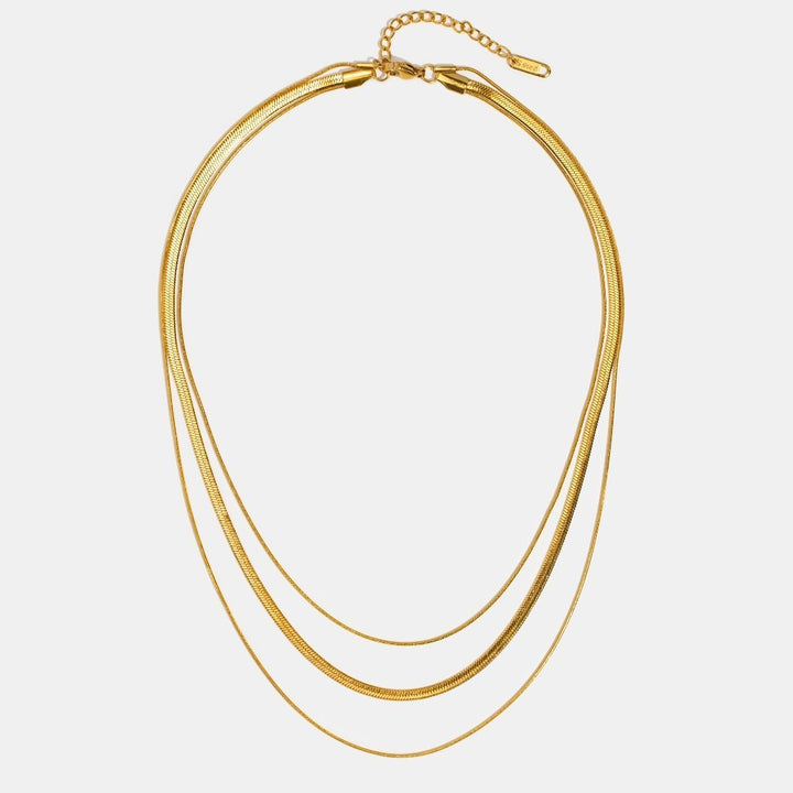 Antonie – Collar dorado de múltiples capas con una estructura clara.