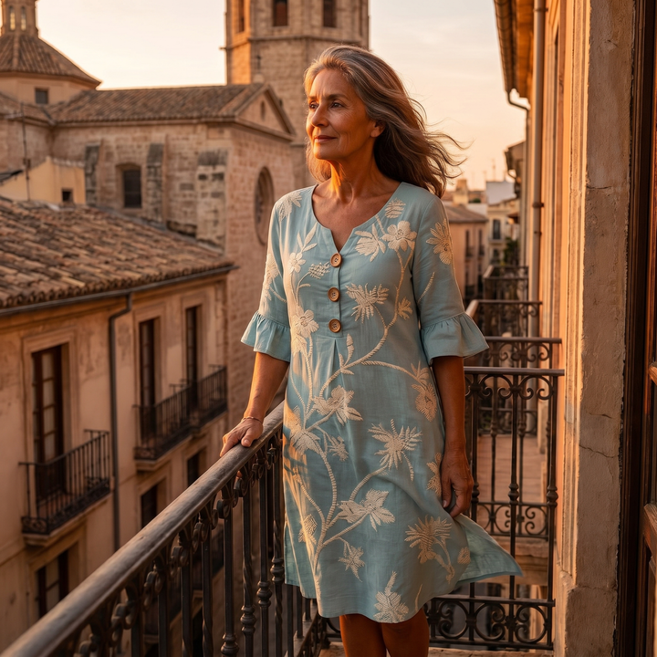 Vestido informal de mujer con estampado floral.