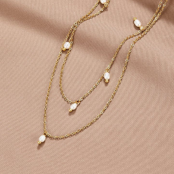 Tanja – Collar dorado de capas con artículo moderno.