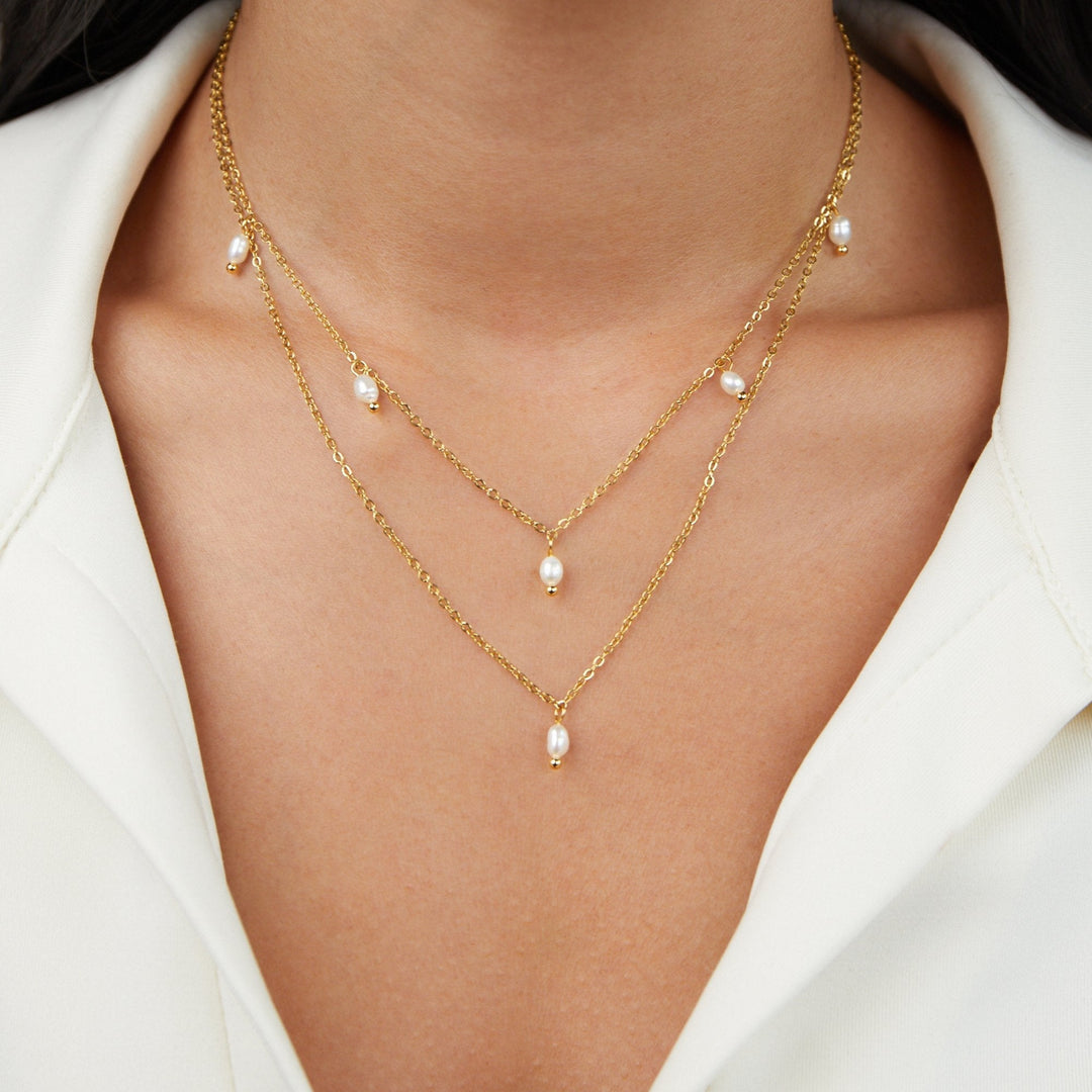 Tanja – Collar dorado de capas con artículo moderno.