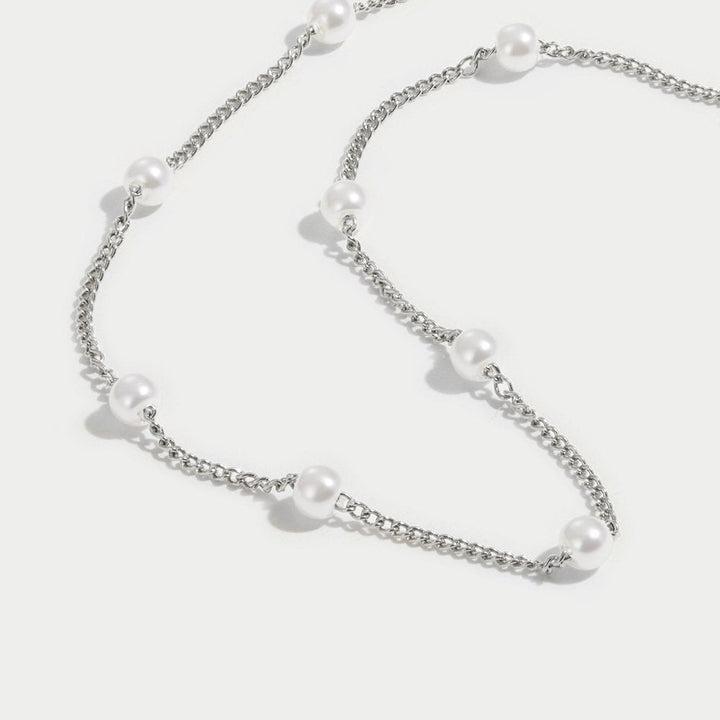 Miriam – Collar dorado con perlas delicadas.
