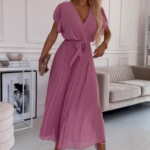 Lucía™ – Vestido plisado con escote cruzado y lazo a la cintura